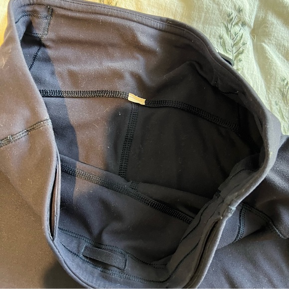 Lulu Navy Pocket Leggings 7/8 - Picture 4 of 6